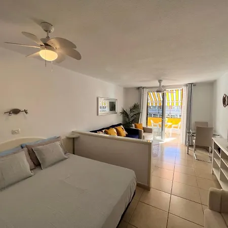 Seafront New Modern Appartement *